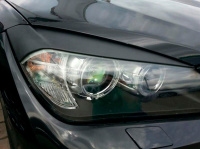 Mra��tka p�edn�ch sv�tlomet� BMW X1 E84 -- rok v�roby 2009-15
