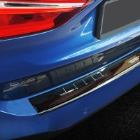 Kryt prahu zadn�ch dve�� Performance BMW X1 F48 Facelift -- od roku v�roby 2015- / 2019-22 (�ern� leskl� / �erveno-�ern� carbon)